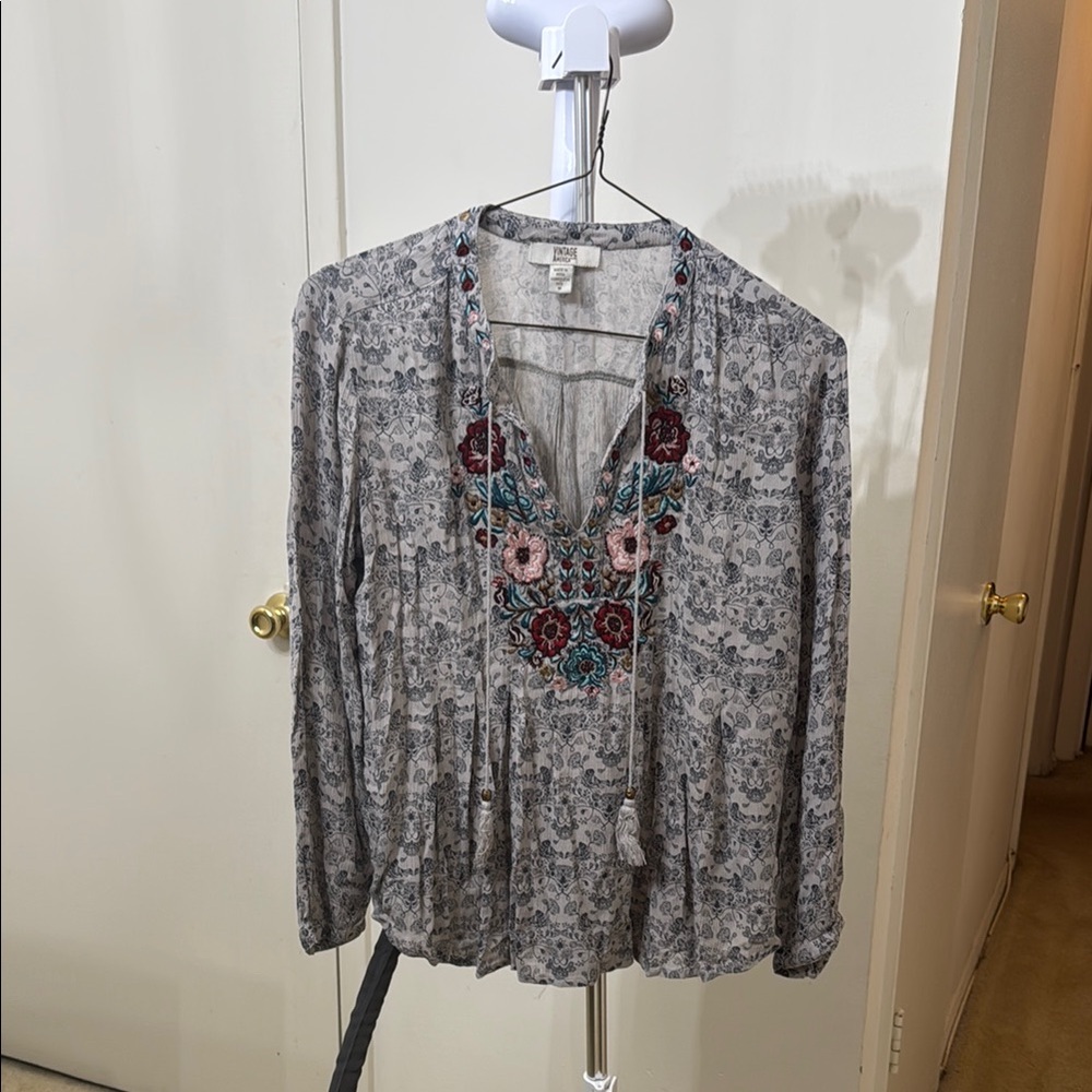 Gray and White Graphic Embellished Long Sleeve Blouse